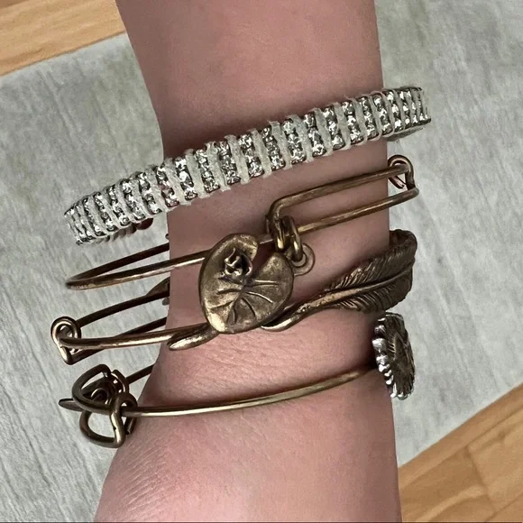 Stack of bracelets - Picture 3 of 7